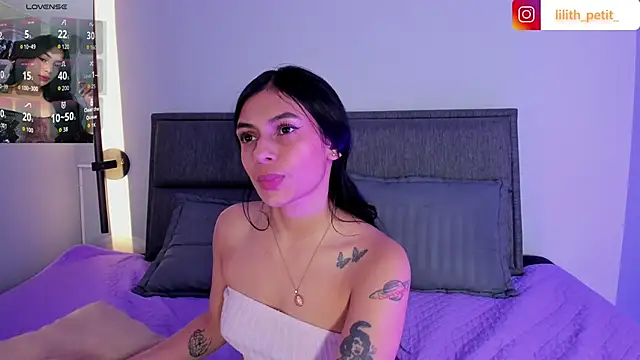 lilith_petit_ Chat XXX live
