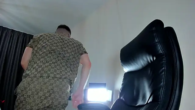 Findom_guy 在線直播表演