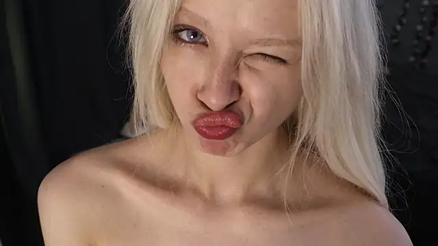 Show modela Naomi_Demio na web-kameri