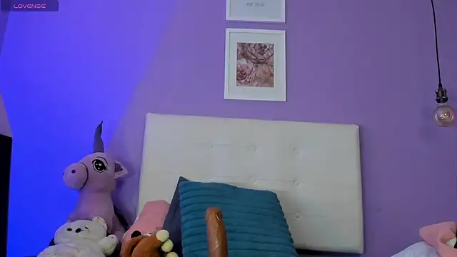 Charlotte11-11 élő XXX-chatje