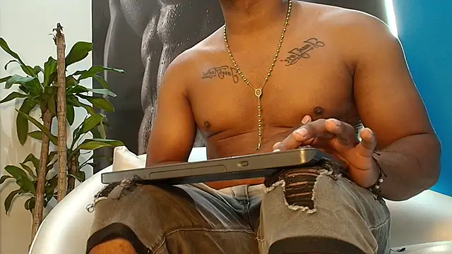 Show modela GeorgeRomano na web-kameri