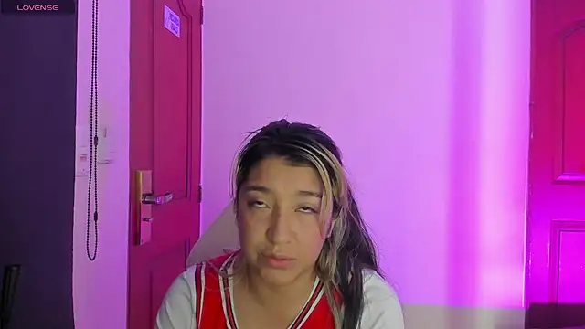 Chatroom XXX en direct de Dahiana_Dmour_