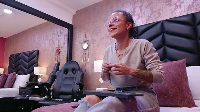 Show modela AgataBlack na web-kameri