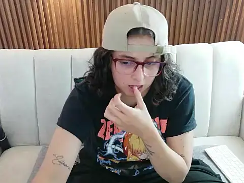 feelena_mysoull élő XXX-chatje