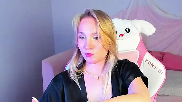 ElaraVoltage's Webcam Show