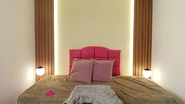 IvonneRoss_ Adlı Modelin Canlı XXX Sohbeti