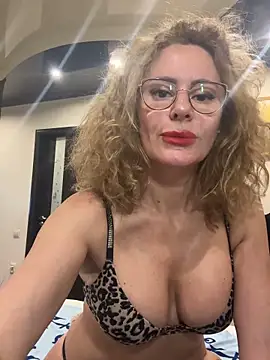 Tania201243's Live XXX Chat