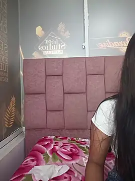 YeseniaRodriguez3's Live XXX Chat