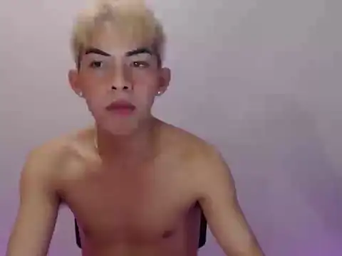 Urhotsilverboy webkamerás műsora