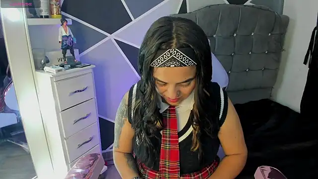 Chat XXX en directo de alyssa_magiic