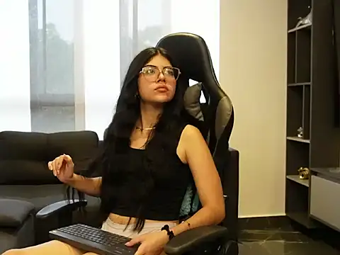 دردشة Mia_Storm18 الجنسية المباشرة