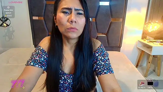 Keyla_Brunette_ Adlı Modelin Canlı XXX Sohbeti