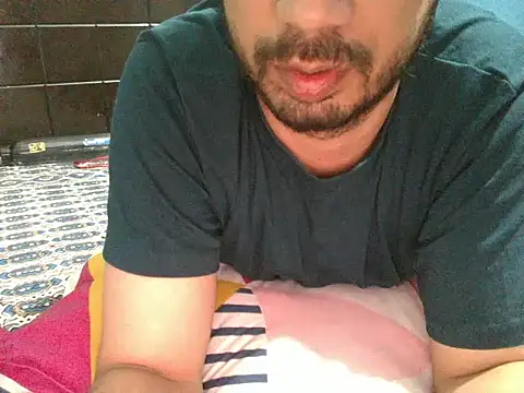 Precumboner Adlı Modelin Canlı XXX Sohbeti