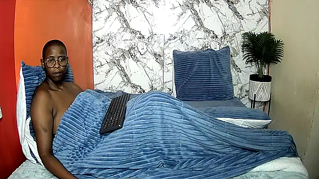 Show modela SexyCurves9 na web-kameri