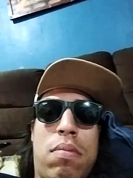 AlexAlejandro13 即時 XXX 聊天