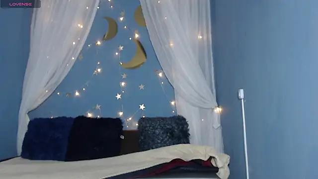 ayla-0 Show in webcam