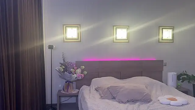 roselyn_rose Show Webcam