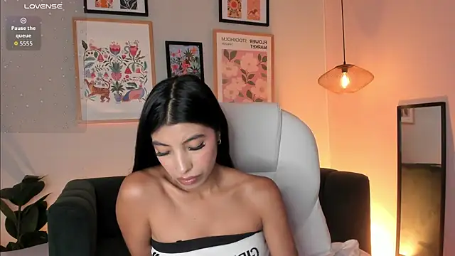 غرفة دردشة Tiffany_Low المباشرة