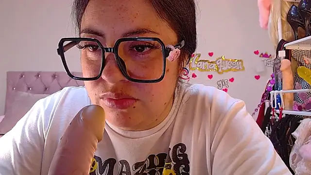 lanaqueen699 élő XXX-chatje