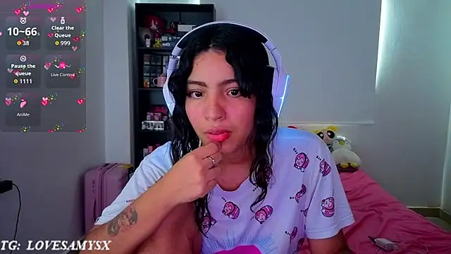 Lovelyamyy élő XXX-chatje
