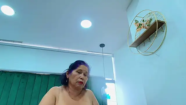 Pokazy przed kamerką – girl_amada