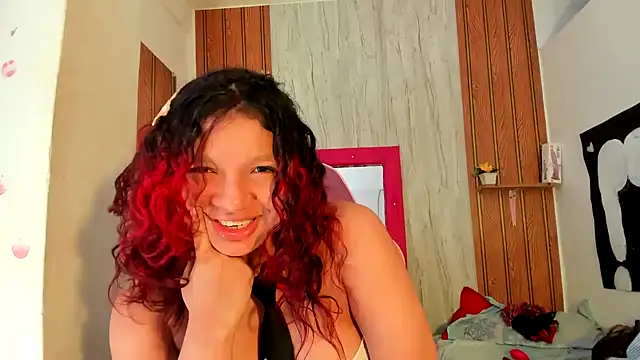 Emily_Coper18 Adlı Modelin Canlı XXX Sohbeti