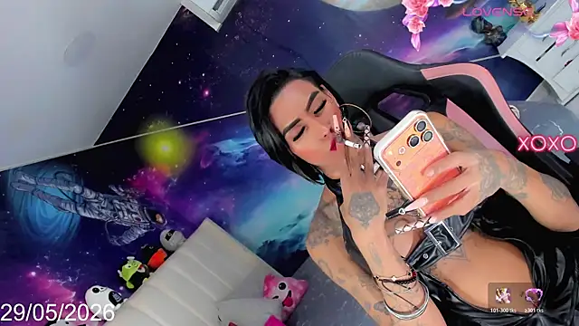 Nella_Dolls Adlı Modelin Canlı XXX Sohbeti