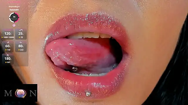 Pokazy przed kamerką – honey_mooon