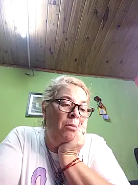 momismilf544's Webcam Show