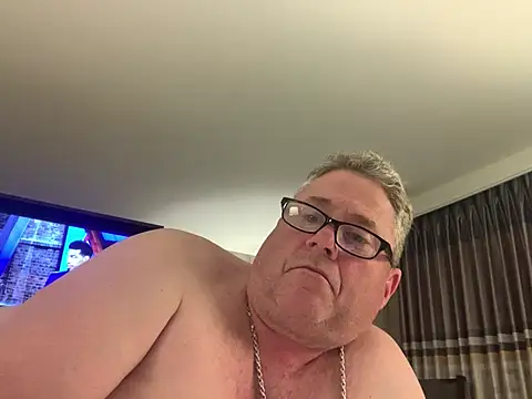 צ'אט XXX בשידור חי של iwantutocum1X