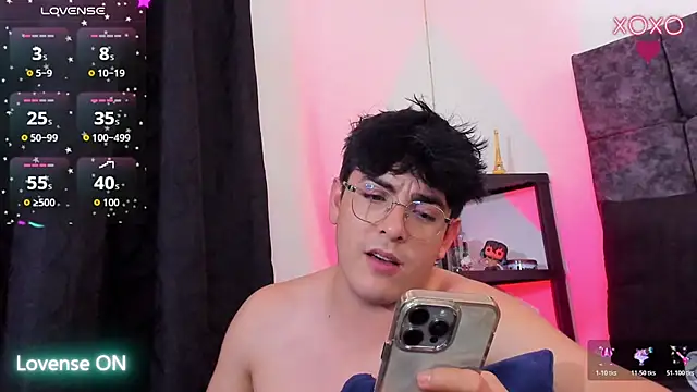 Show modela Demian_Fox1 na web-kameri