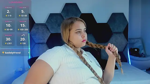 MikaelaStone Adlı Modelin Canlı XXX Sohbeti