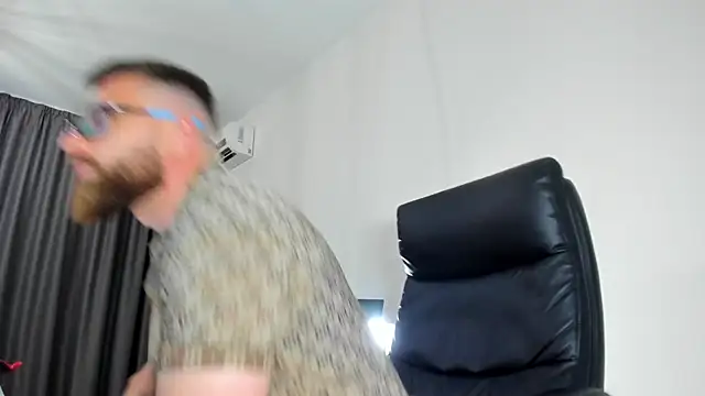 Show modela Findom_guy na web-kameri