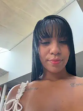 Chatroom XXX en direct de MonserratJons01