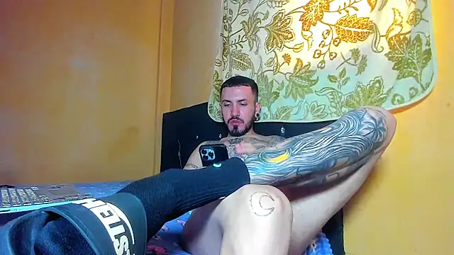 tattooedsmoker777 现场XXX聊天