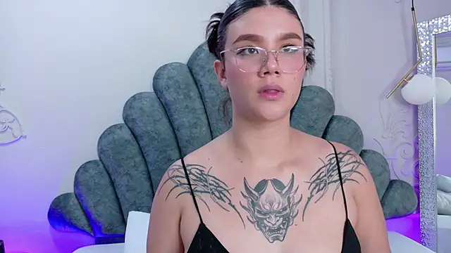 Emily-Cooper- XXX чат на живо