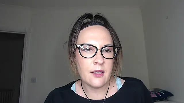 Humiliatrixxxx Chat XXX live