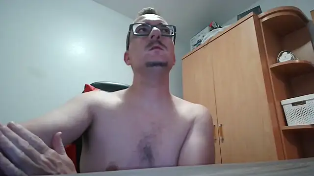 XXX chat uživo modela poly0086