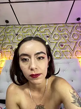 MelanyyJhonson15 élő XXX-chatje