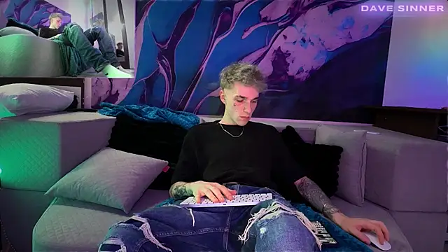 Show modela davesinner na web-kameri