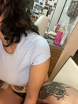 Piggiteablacktea's Live XXX Chat