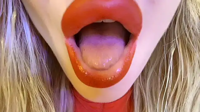 Show modela Politeeliza na web-kameri