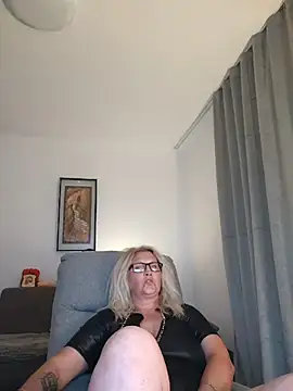 Divineblond Chat XXX in diretta
