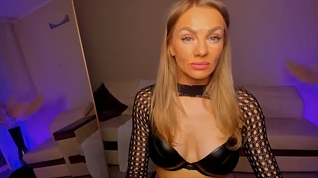 Show de Oliva_Candy na webcam