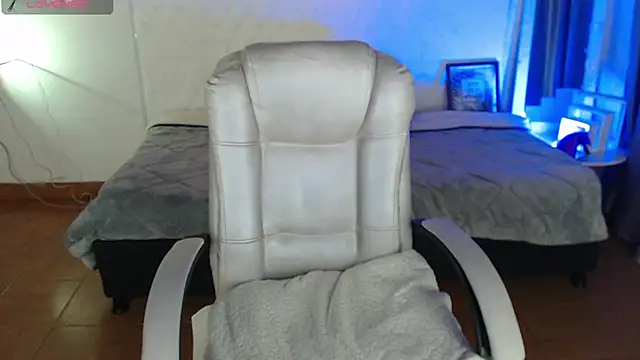 Tiana_27 élő XXX-chatje