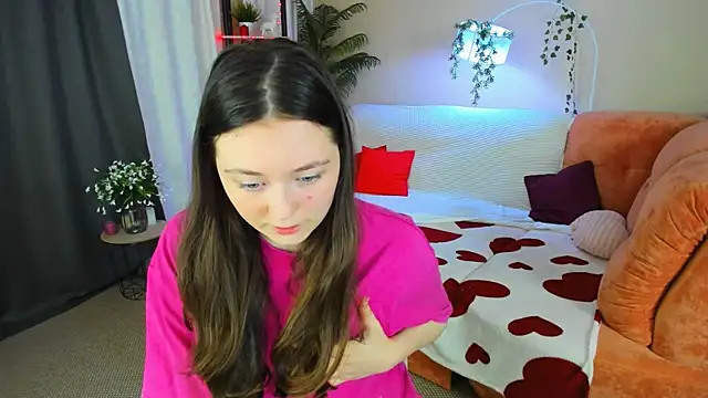 AlluringLookk Show in webcam
