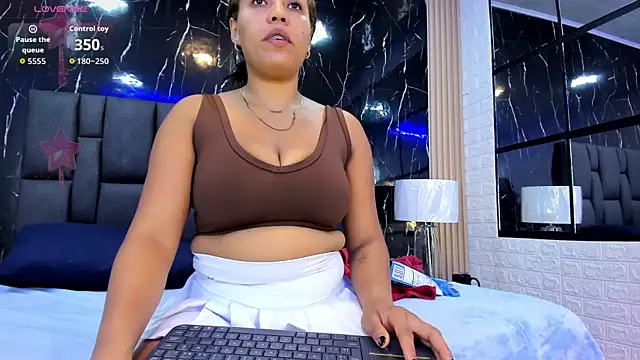 BustyGlow – Naživo XXX chat