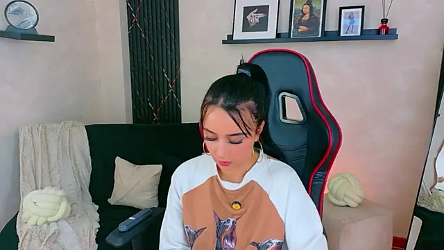 EmmyEvans1's Live XXX Chat