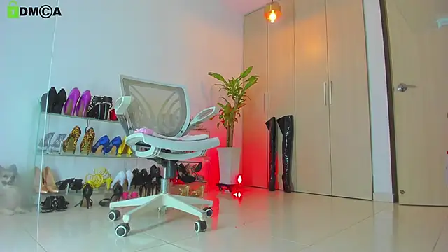 kendrarioss Adlı Modelin Canlı XXX Sohbeti