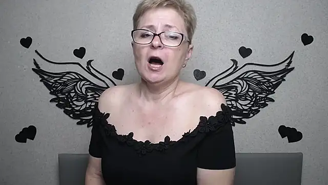 EmiliaGreen Live XXX chat